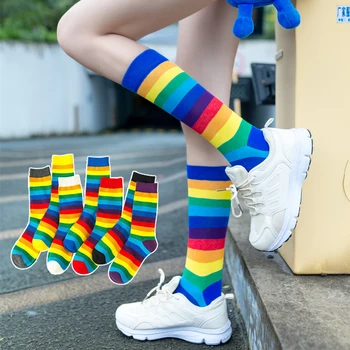  Femei cu dungi colorate ciorapi de bumbac casual curcubeu dulce șosete elastice hip hop skateboarding ciorapi retro șosete până la genunchi